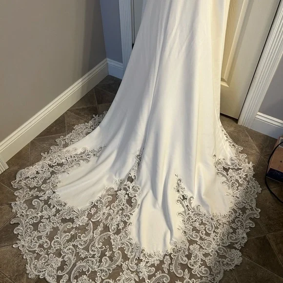 Maggie Sottero wedding dress - Picture 5 of 11